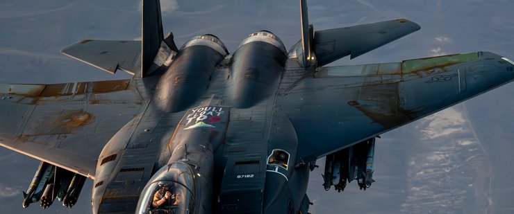 літак F-15E іржа