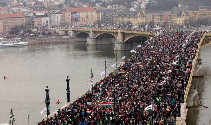 Виктор орбан против Украины, орбан марш мира, марш мира в Будапеште, венгрия не поддерживает Украину, орбан и евросоюз, позиция венгрии в евросоюзе, позиция венгрии по войне в Украине
