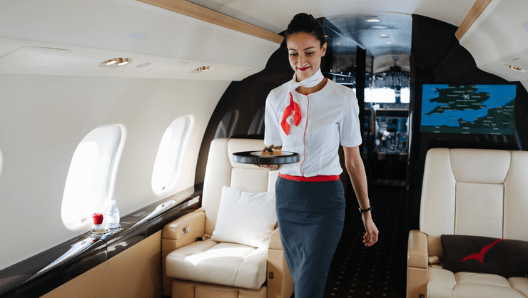 Где спят стюардессы, бортпроводница авиакомпании Emirates, салон самолета, курьезы, туризм, путешествия, видео, тренды TilTok