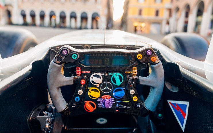 Mercedes-AMG Petronas W04, Mercedes W04, болид Mercedes, Льюис Хэмилтон