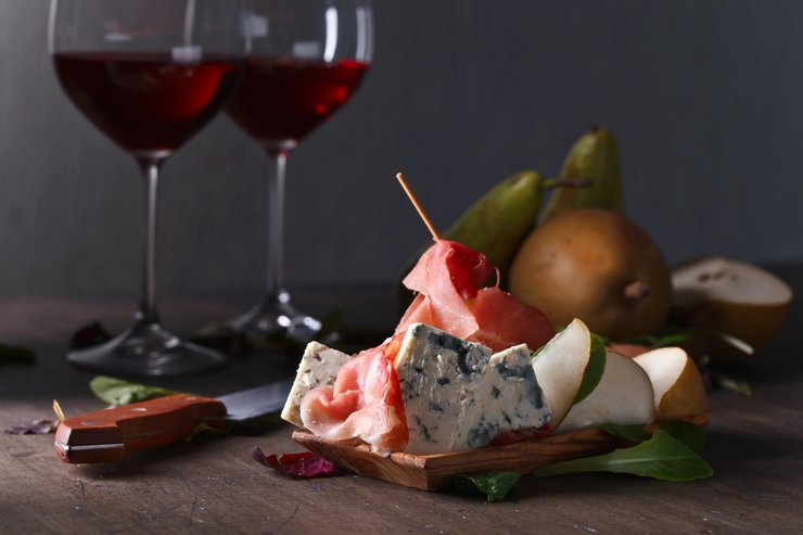 Прошутто с грушей и голубым сыром, Новый год, новогодний стол, праздничный стол, новогоднее угощение, праздничный салат