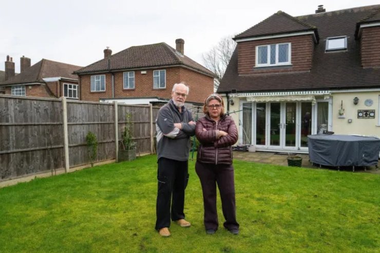 Дом, спор с соседями, снесли сарай, оставили мусор, спор за сад, земельный спор, суд с соседями, сарай в саду, снесли забор