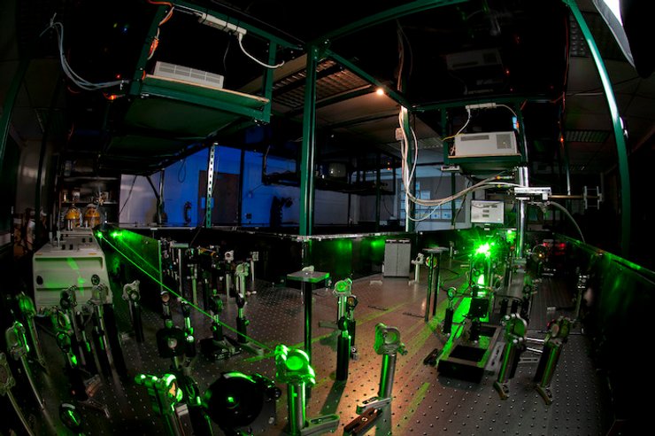 лазеры, лазерные лучи, лазерная установка, Университет Канзаса