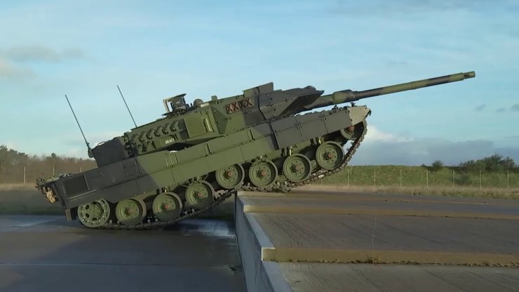 німецький танк на випробуваннях, німецький танк, танк leopard 2a7, leopard 2a7