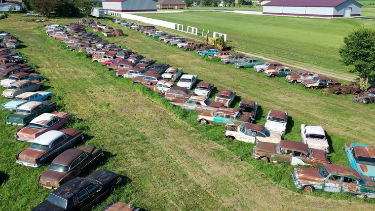 Колекція авто, ретро-авто, занедбані авто, Cadillac Eldorado, Ford Mustang