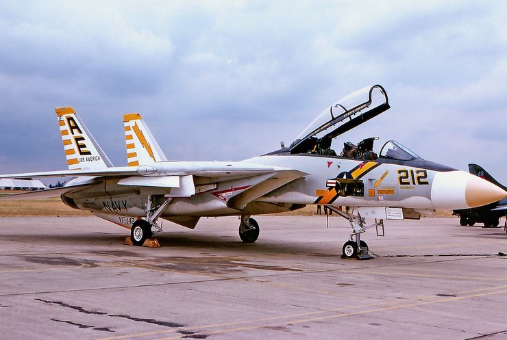 самолет F-14A