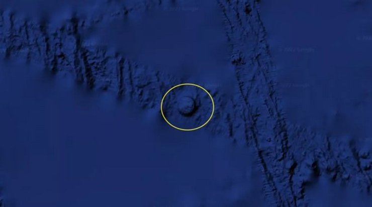 Дно Тихого океану, дивний об'єкт