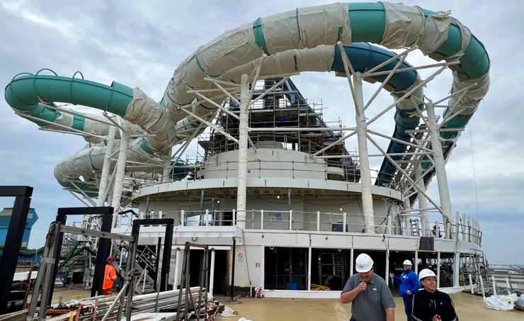 Круизный лайнер, Norwegian Aqua, водные горки, стеклянный мост, новый круизный лайнер, туристы, отдых, отпуск, роскошный круиз