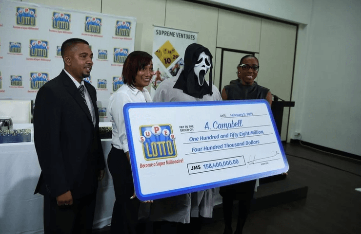 Победитель лотереи, маска Крика, Призрачное лицо, победа в лотерее, главных приз, стал миллионером, скрыл деньги от семьи