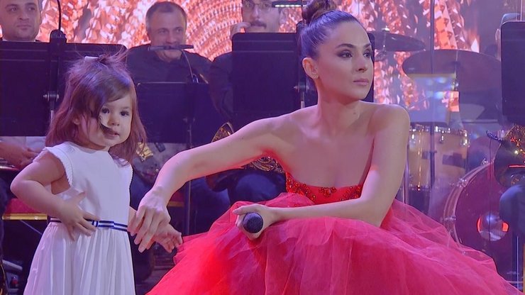 Еліс-Марія Саакашвілі з мамою Софо Ніжарадзе