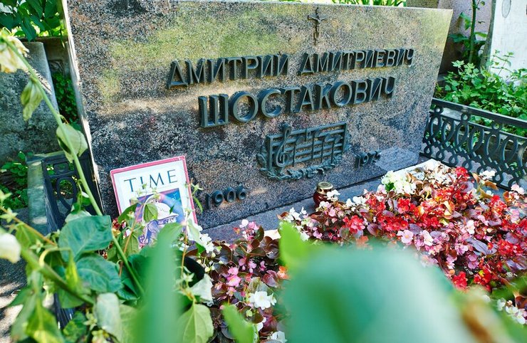 Могила Дмитра Шостаковича, Новодівочий цвинтар