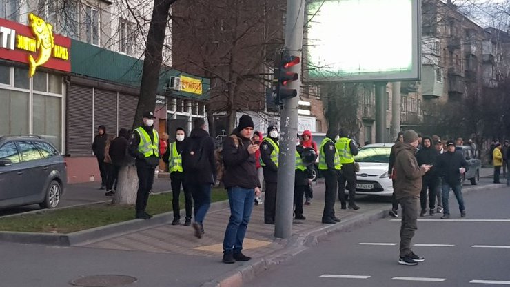 Марш добровольцев на Воздухофлотском проспекте в Киеве