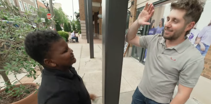 42-летний американский миллионер Мэтт Бусбис, 1 доллар пожертвования, благотворительность, курьез, интересные истории, США