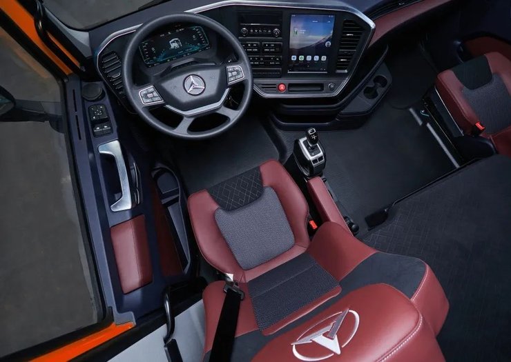 салон Jiangshan EV550, електрична вантажівка, вантажний електромобіль