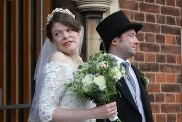 Сара и ее жених Мартин на свадьбе