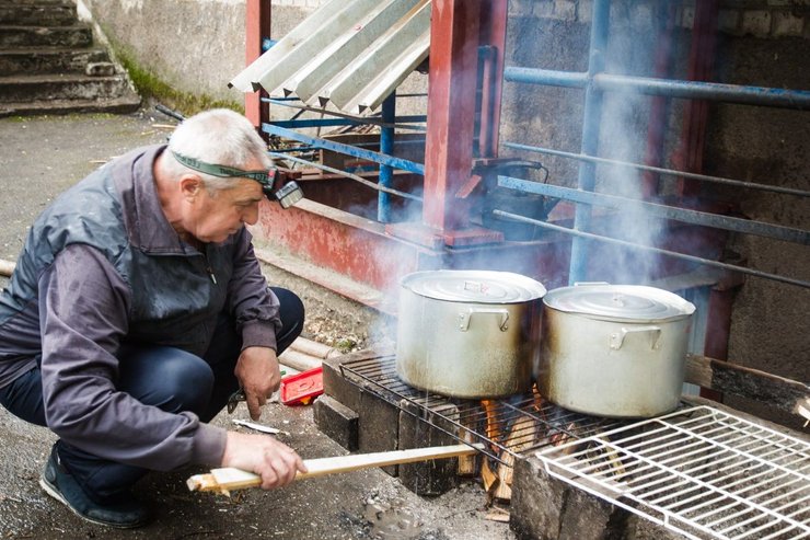 детский центр мариуполь, еда дети мариуполь, приготовление еды костер