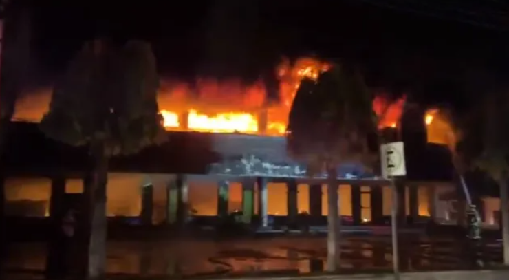 Біблія дивом не згоріла у масштабній пожежі, книгарня, пожежа, стихія, Гватемала, рятувальники, докази існування Бога