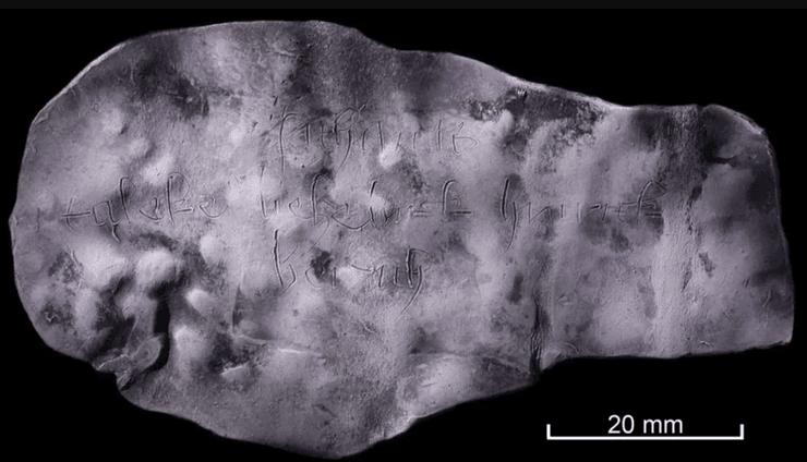 Відьма, прокляття, знахідка, свічка, старовинне прокляття, табличка з прокляттям, виклик Сатани, Везьзевул, містика, дослідження