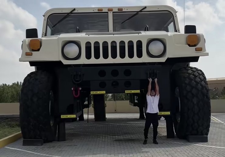 Самый большой Hummer H1 в мире