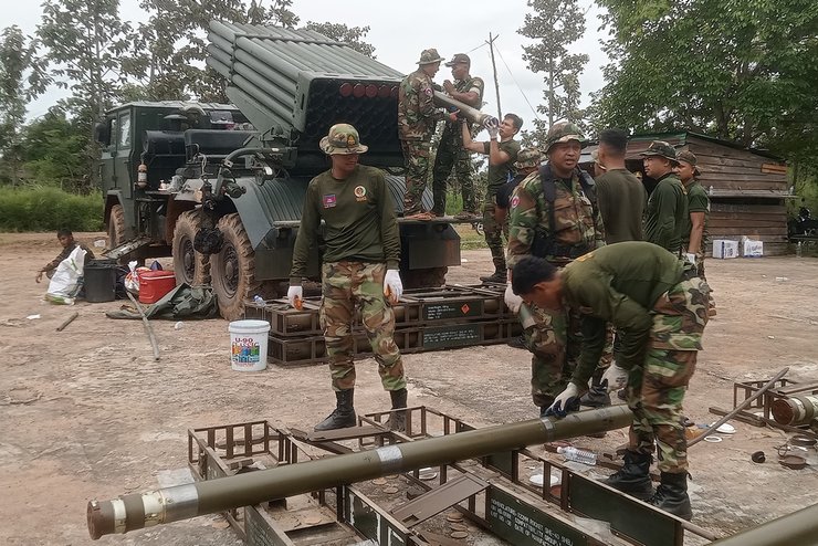 Підготовка РСЗВ в армії Камбоджі