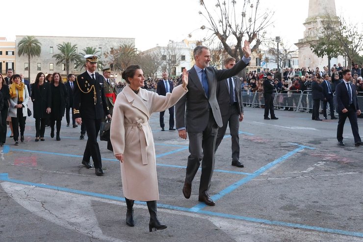 Королева Летиция, король филипп, королева испании, модные выходы королевы, модный образ летиции