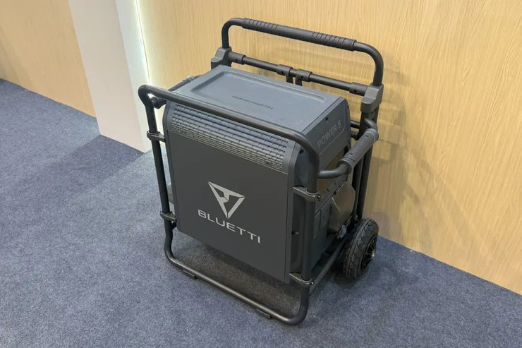 Bluetti Pioneer 5000 E-Generator