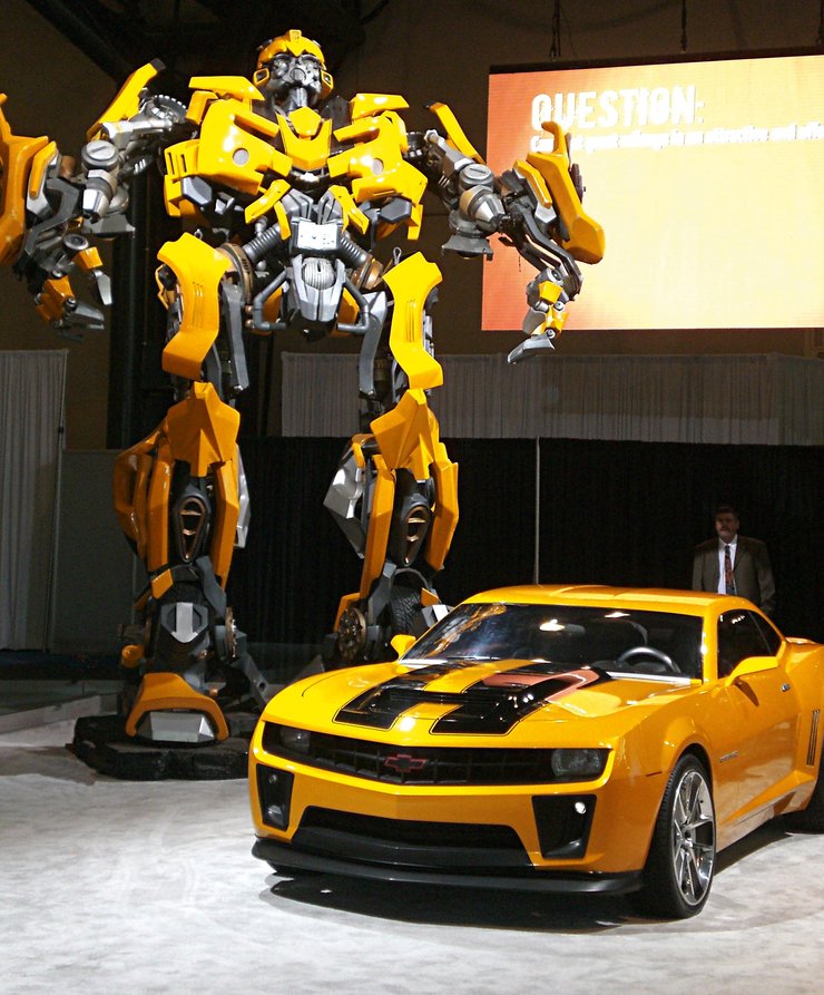 Бамблбі та авто Chevrolet Camaro