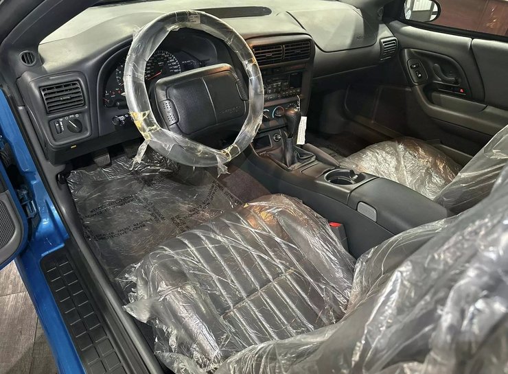 Салон Chevrolet Camaro 1999 года