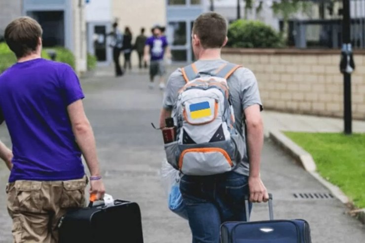 Чоловіки 18-22 років можуть виїхати за кордон з України