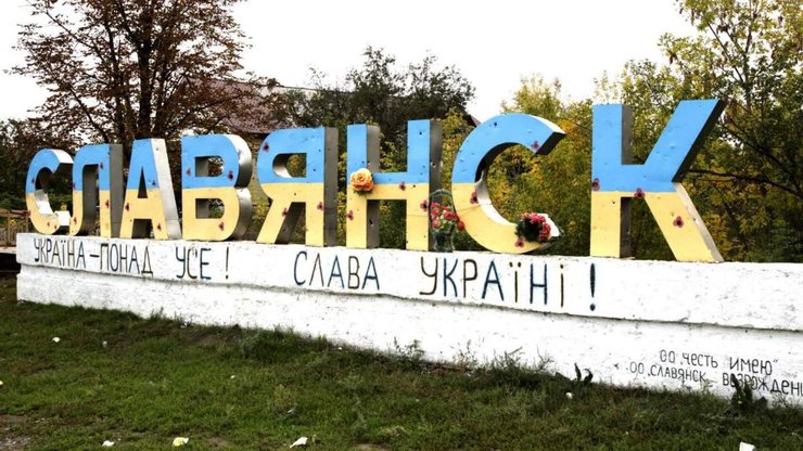 Славянск мы не брали. Славянск Гиркин оставил — организованно и спокойно, пустив для отвода глаз бронегруппу на верную смерть.