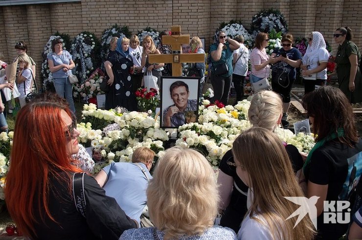 юрий шатунов могила, юра шатунов, панихида, юра шатунов умер