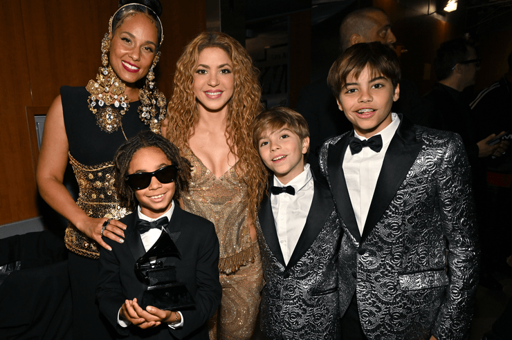 Алисия Кейс и Шакира с сыновьями