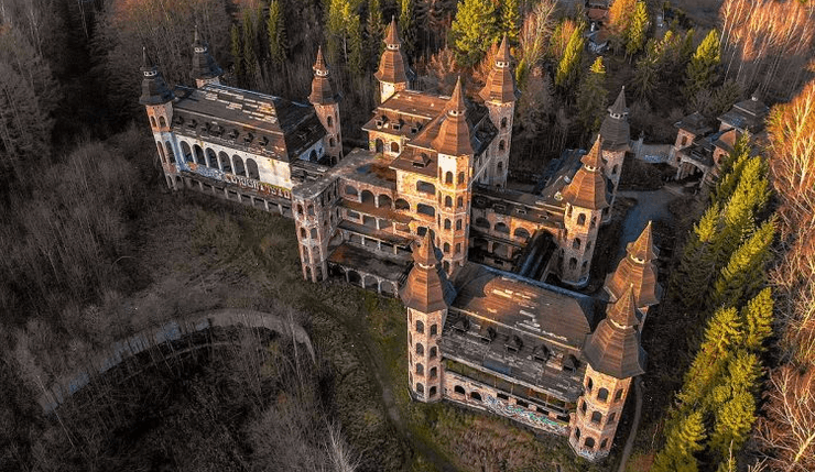 Замок Лапалице в Польше, замок, крепость, дворец, поместье, заброшенный замок, заброшенный дом, не хватило денег, туристы