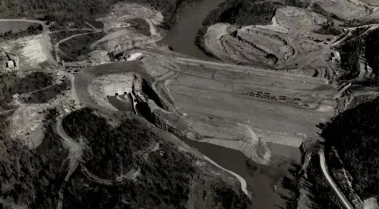 Город под водой, озеро, озеро Ланьер, проклятое озеро, затопленный город, кладбище, Леди озера