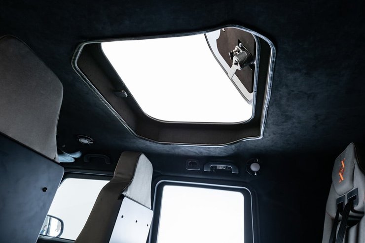 Люк в автомобілі