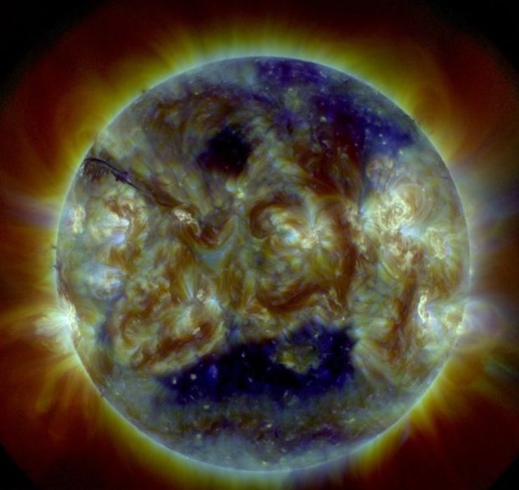 Солнце корональная дыра