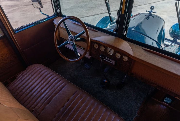 салон Chevrolet 1928