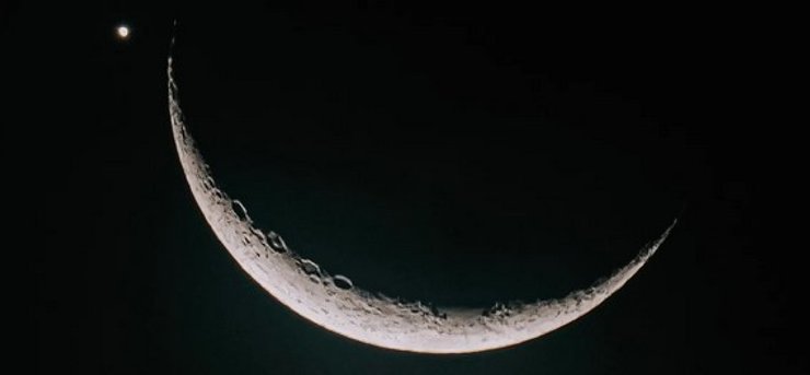 Венера, Місяць