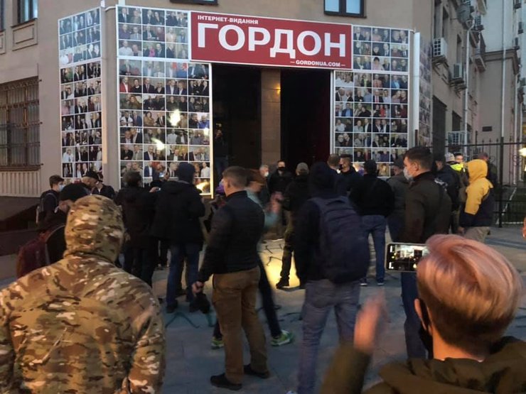 дмитрий гордон, офис, протест, гиркин, интервью, фото