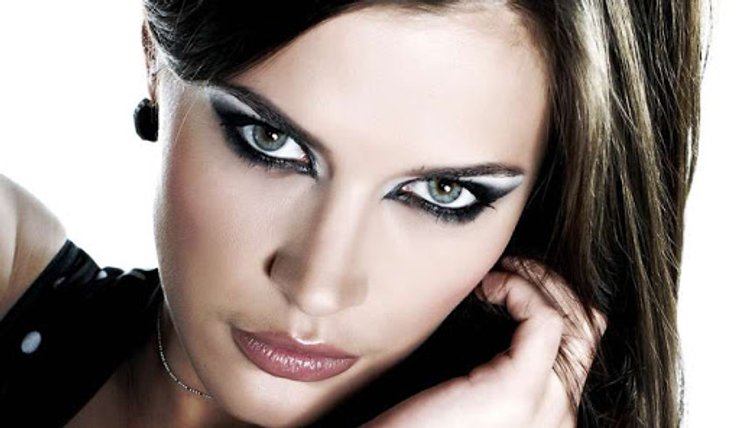 Драматичний макіяж очей, drama queen, макіяж очей, мейк-ап, мода, сезон 2021