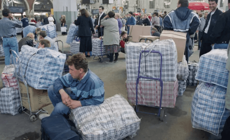 Челноки на рынке в РФ. челночный бизнес,