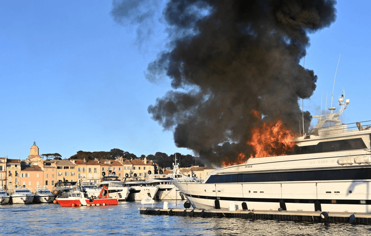 пожар на суперъяхте