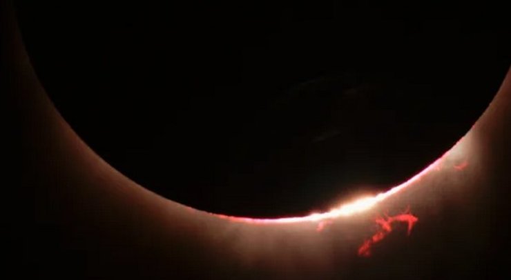 Солнце, солнечное затмение, протуберанец, плазма