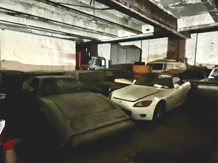 Заброшенная коллекция автомобилей