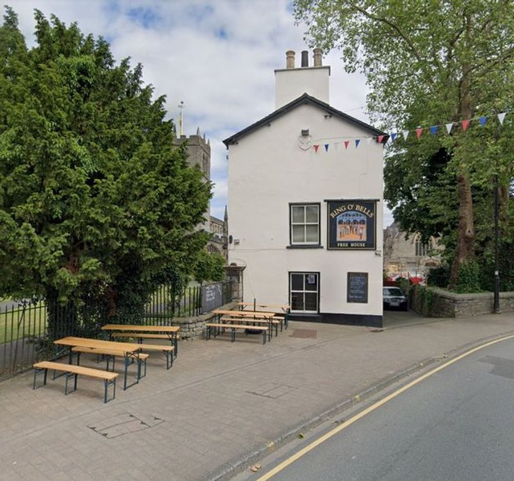 Бар с призраками, призрачный бар, паб, британский паб, призрак подростка