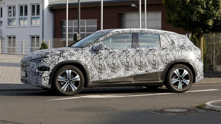 новий Mercedes GLA