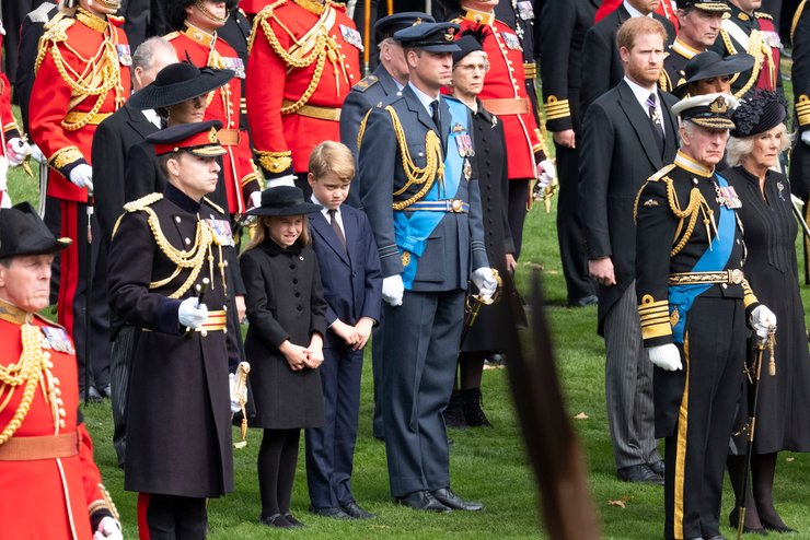 Король Карл III с сыновьями