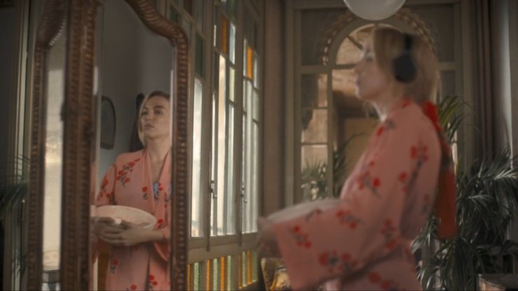 кадр из сериала убивая еву, сериал убивая еву, убивая еву, вилланель, квартира Вилланель