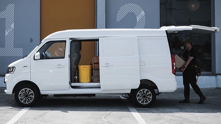 китайский фургон, SWM X30L EV, китайский электромобиль