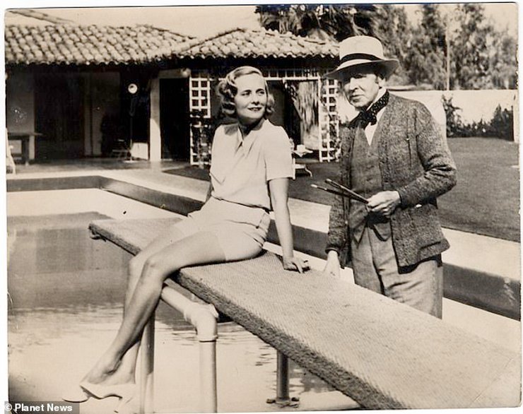 Дорис Каслросс, родственница, Кара Делевинь